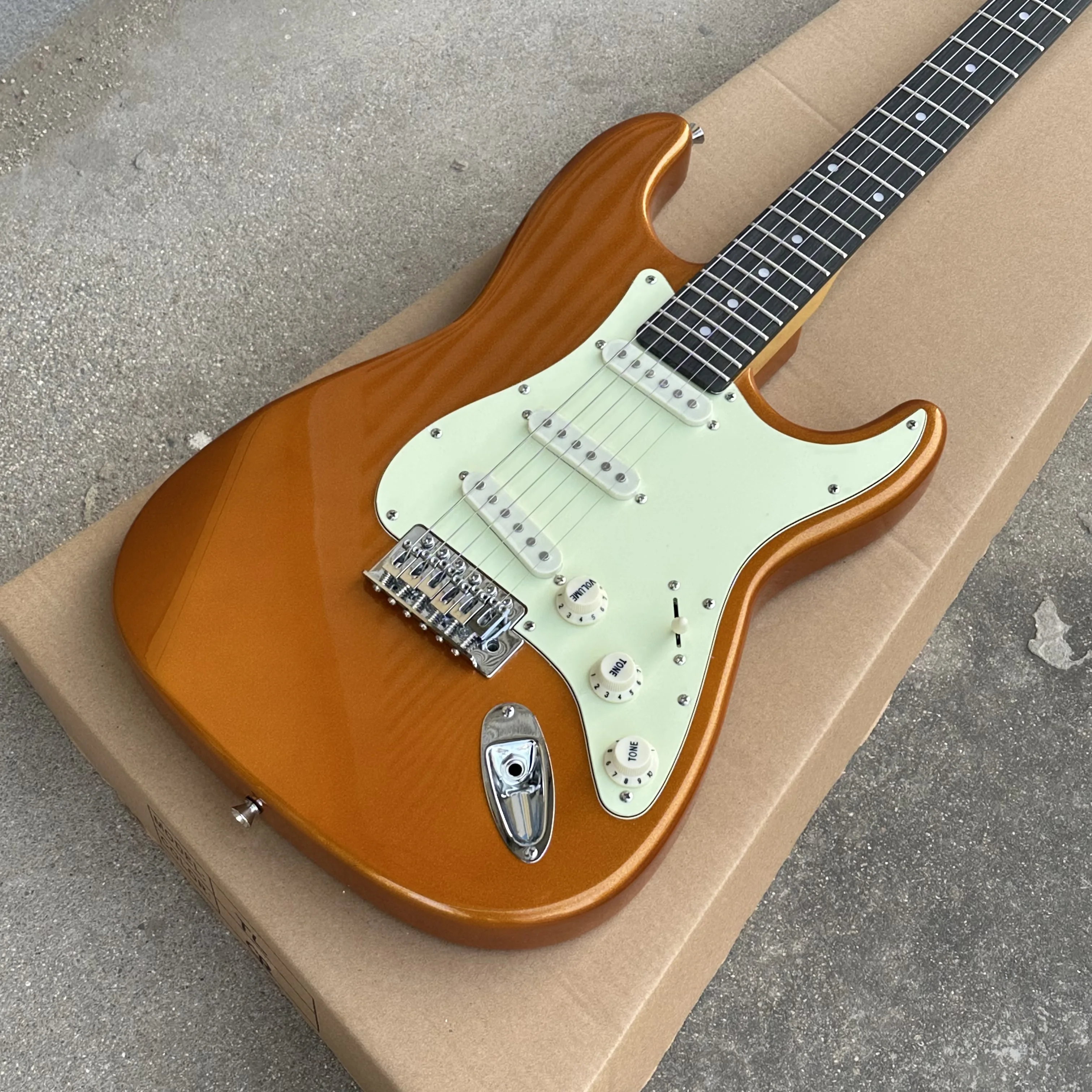 Hot Gold ST Rosewood Fingerboard Body Exquisite Craftsmanship Guitar