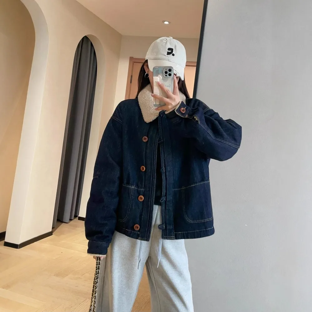 Retro Warm and Thin Lamb Wool Lapel Short Tooling Padded Denim Jacket Women Texture Unique Fashion Simple Versatile Senior
