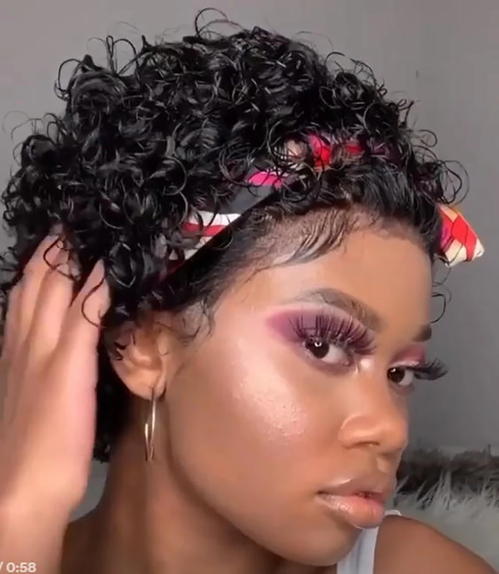 عقال شعر مستعار شعر الإنسان قصير مجعد عابث قطع غريب مجعد كامل آلة صنع شعر مستعار للأشخاص السود منتفخ نطاط شعر مستعار قصير