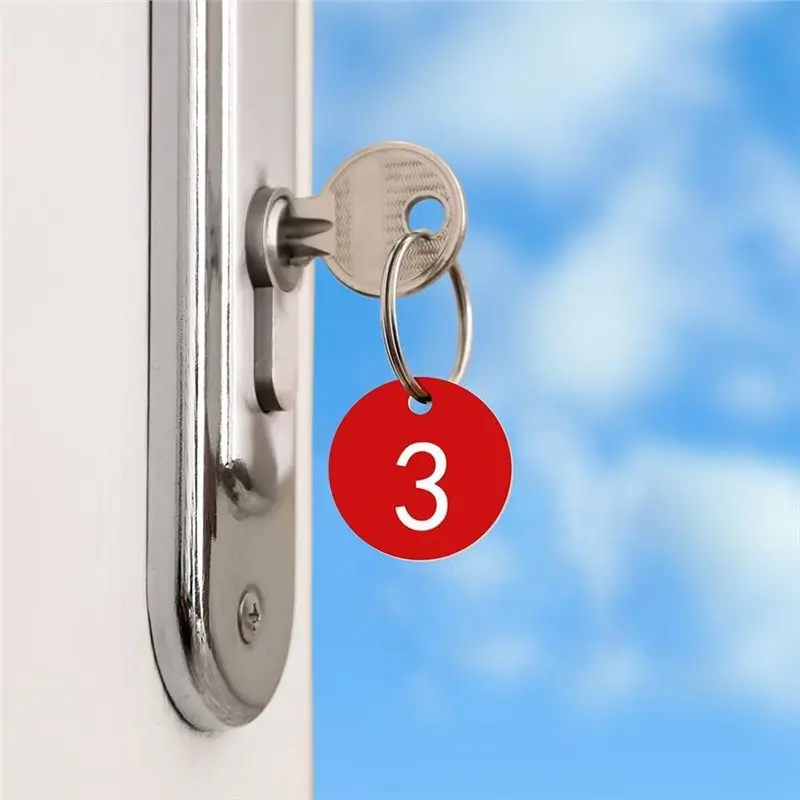 AA51 لوحة أرقام لوحة المفاتيح 100 قطعة علامات مرقمة محفورة (1-100 أحمر) للفندق وصندوق البريد وصالة الألعاب الرياضية والمدرسة والمكتب