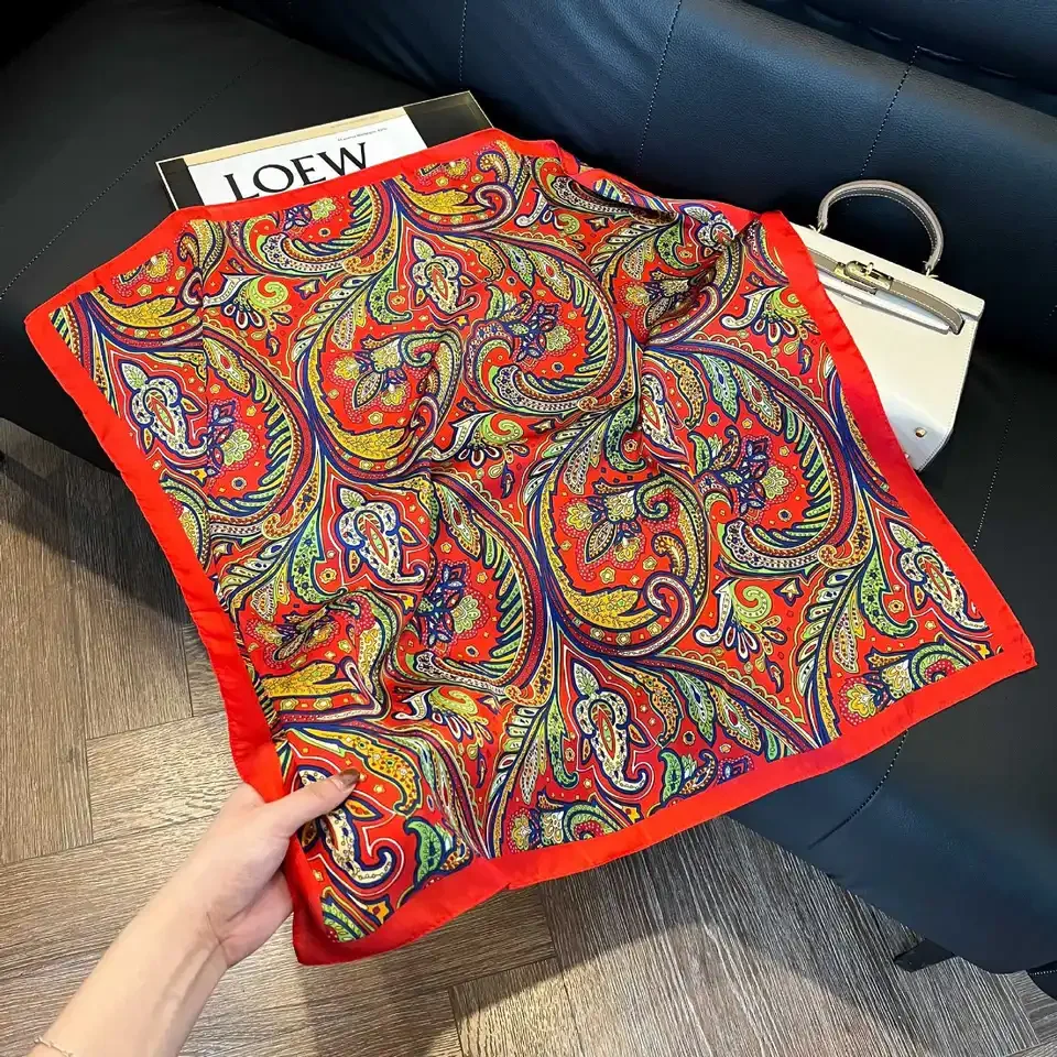럭셔리 페이즐리 스퀘어 스카프 여성용 2025 프린트 새틴 넥커치프 봄 헤어밴드 풀라드 반다나 에샤르프 타이 숄 랩