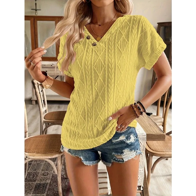 ​ ​   เสื้อยืดฤดูร้อนผู้หญิงขนาดบวกสีทึบคอวีแขนสั้นแฟชั่นลำลองสบายเสื้อยืดพอดีมาตรฐานปกติ ﻿