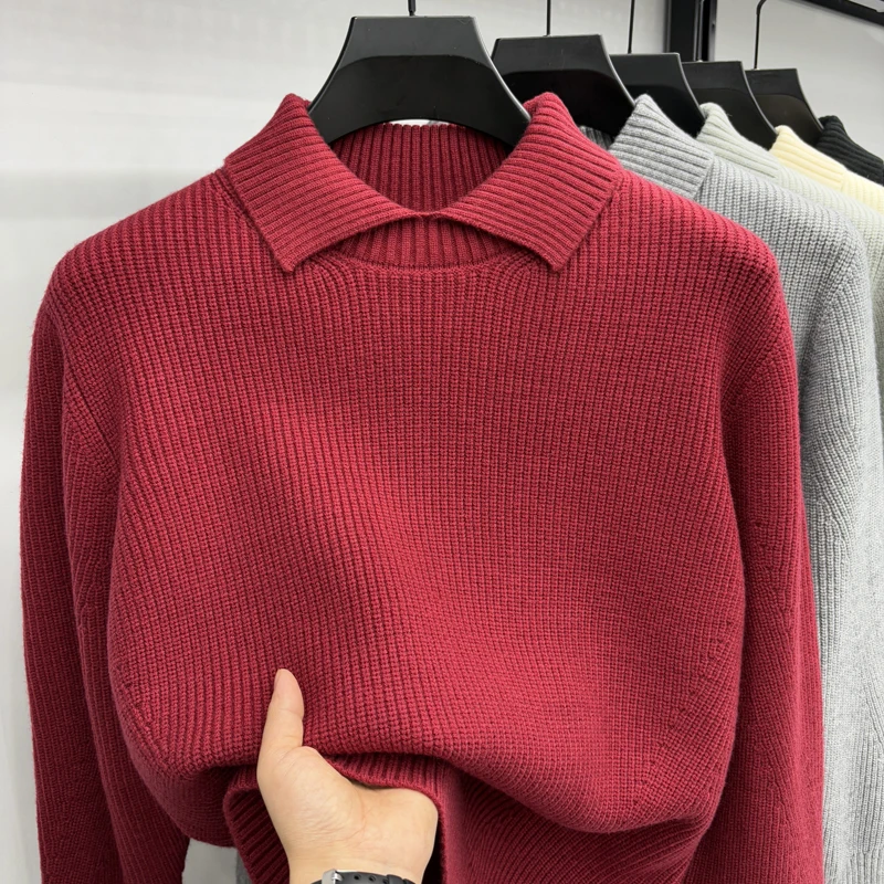 إحساس التصميم: سترة الخريف والشتاء ذات طية صدر السترة للرجال، نمط ناضج فاتح، لون خالص، قميص بولو محبوك فضفاض، سترة أساسية