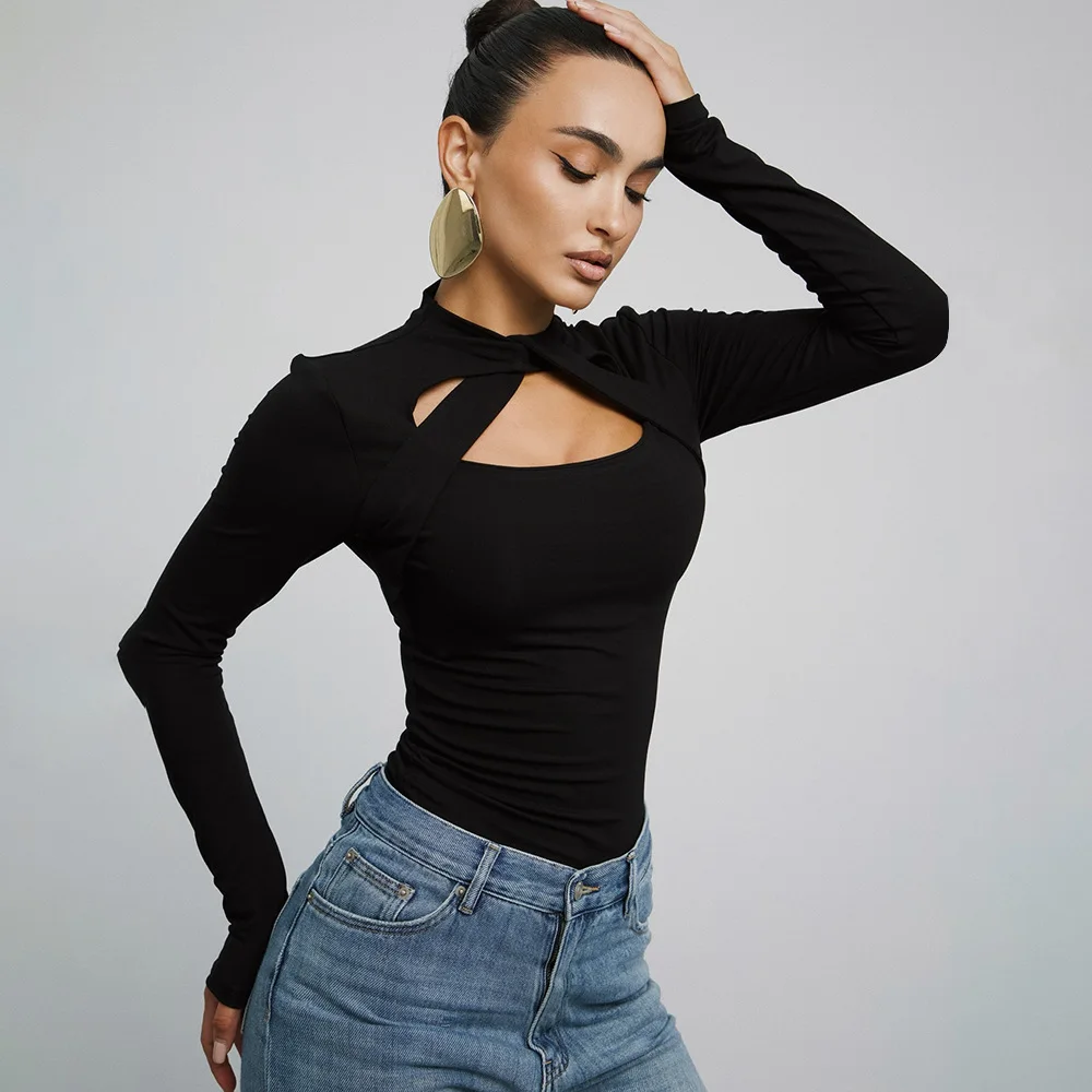 

Облегающий боди с перекрестным вырезом, длинными рукавами и высокой талией, однотонный, эластичный, подчеркивающий фигуру, цельный.