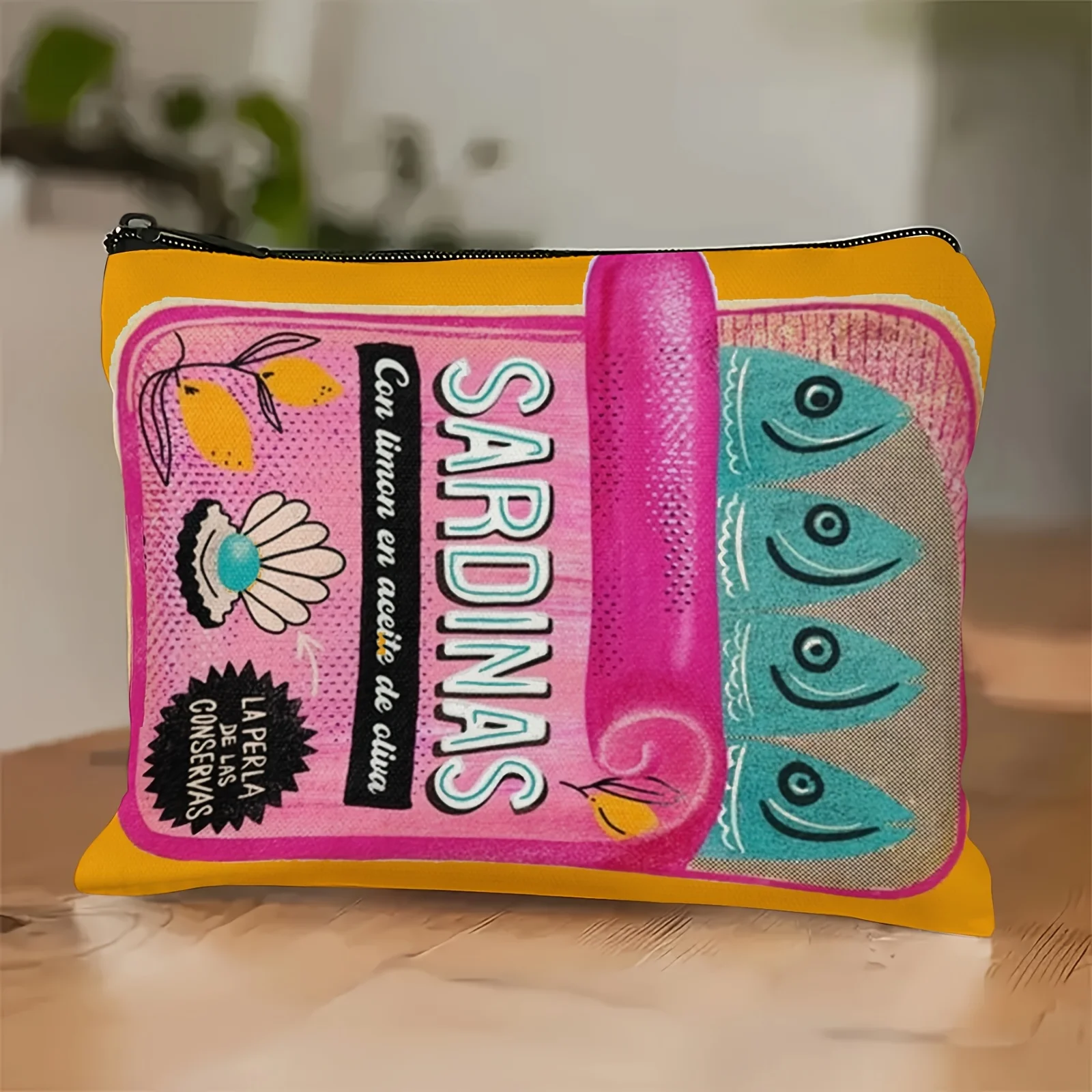 حقيبة مستحضرات التجميل خفيفة الوزن وقابلة للغسل بسحاب على شكل سمكة ملونة ومنظم للسفر وخفيفة الوزن وقابلة للغسل يدويًا #1