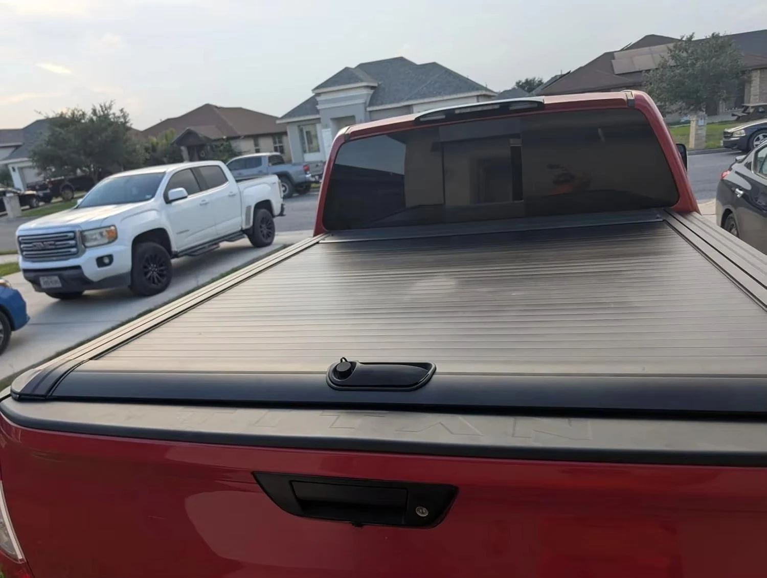 Aluminum Water-resistant Retractable Hard Tonneau Cover for Frontier/NP300/Navara 2015-2025 5.0ft Truck Bed