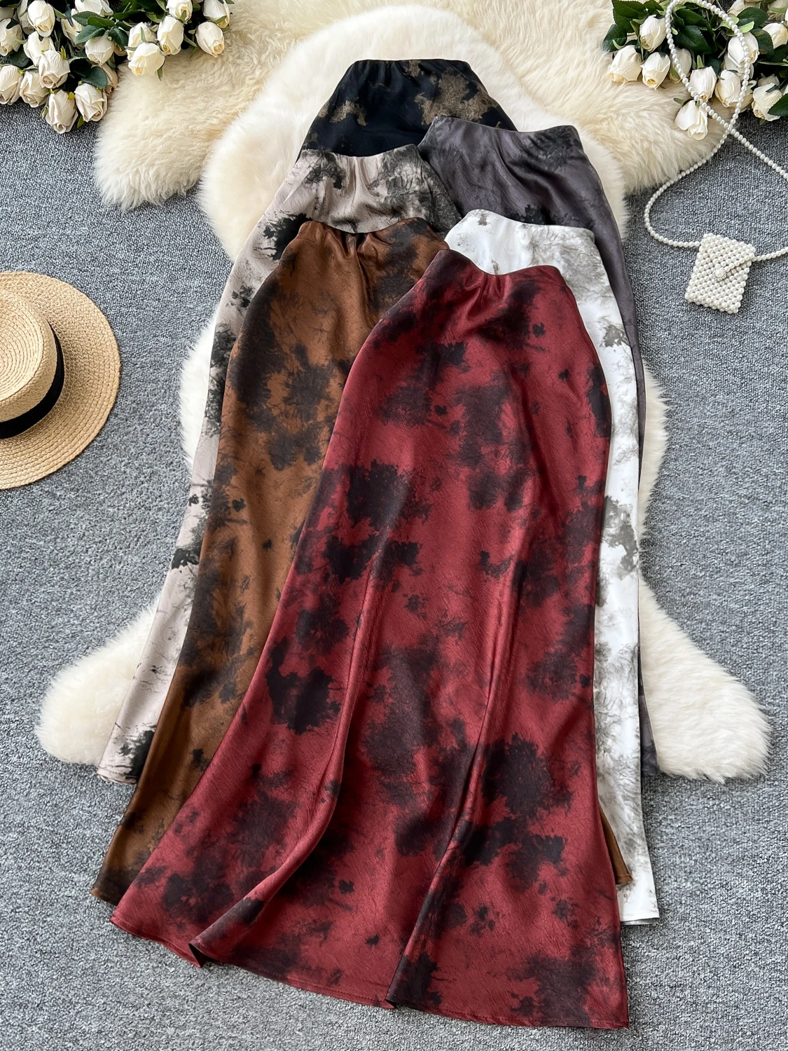 エレガントなサテンハーフスカート レディース ハイウエスト スリムフィッシュテールスカート 水墨画プリント 通勤 韓国風 Aラインスカート