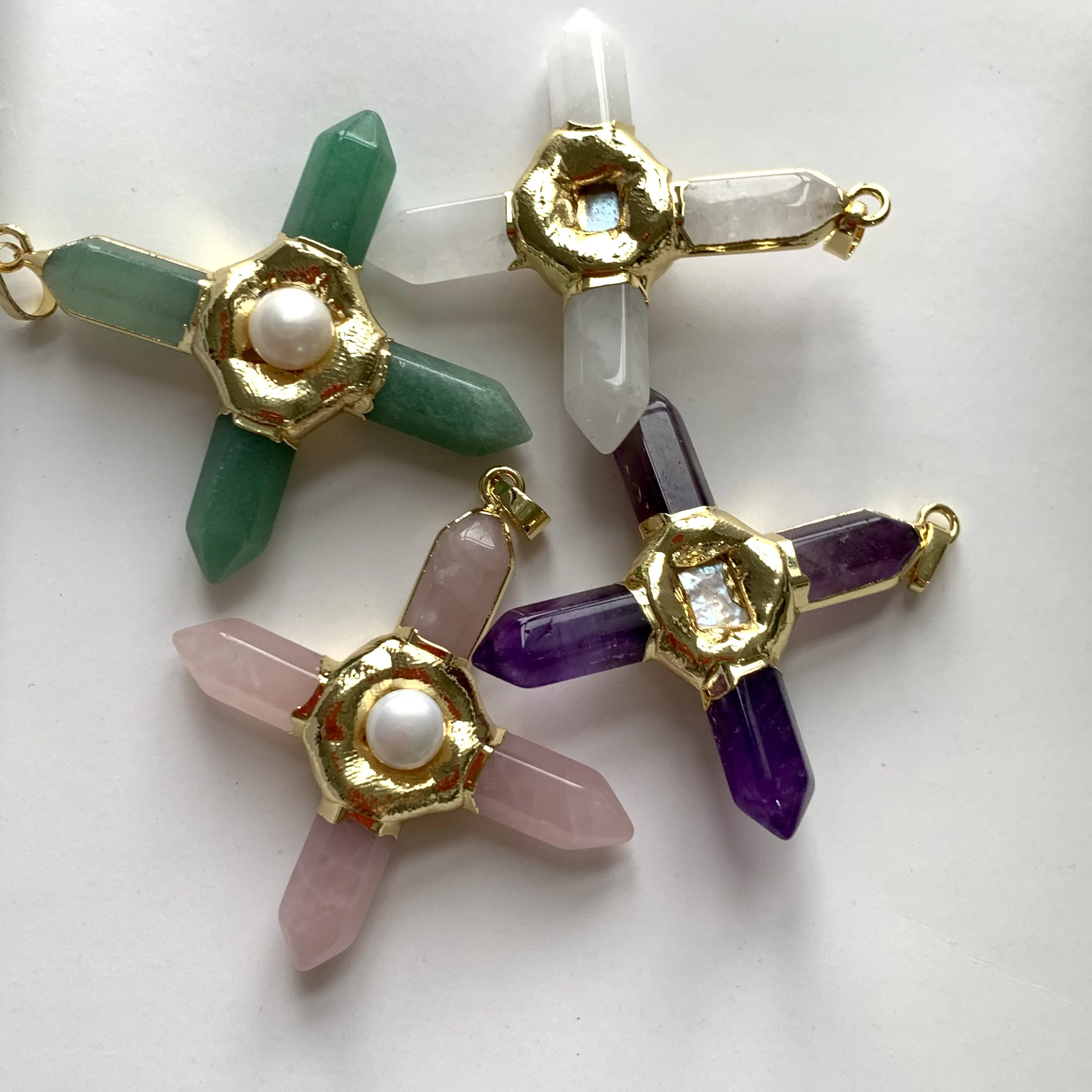 

WT-P1967 Wholesale Fashion Gold Plated Cross Healing Energy Gemstone Point Anchor Pendants Special Rose Quartz Jewelry