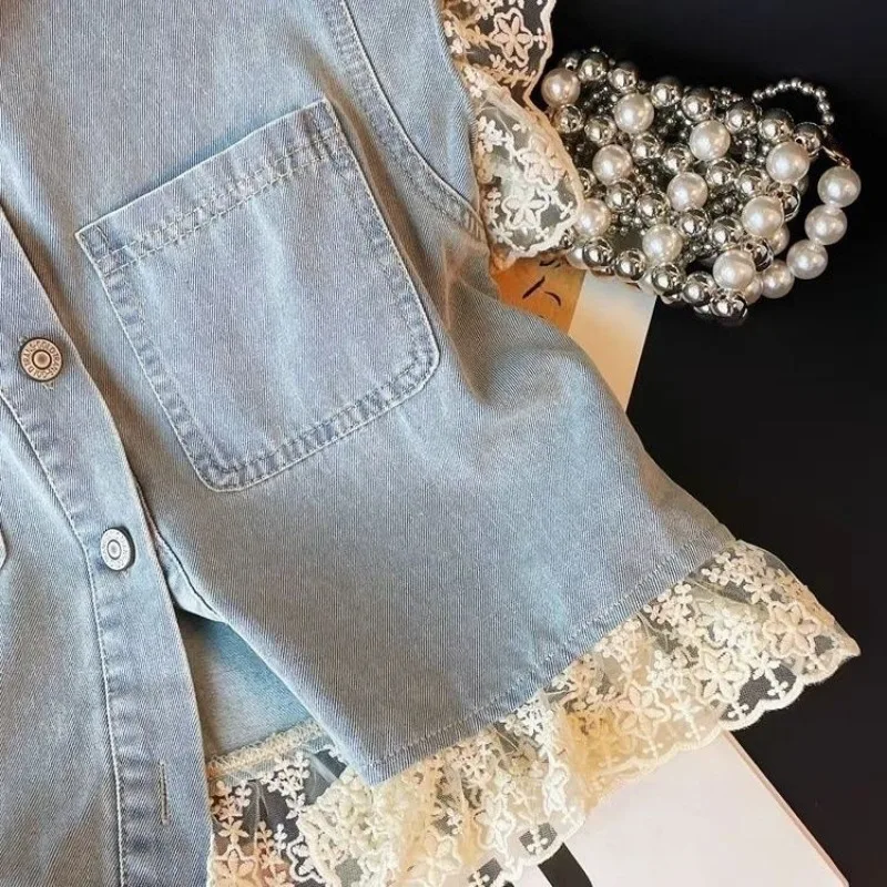 Femmes été nouvelle dentelle Patchwork Denim chemises 2025 nouvelle dame mince sans manches jean hauts quotidien Joker gilet femme Blouse pour les filles