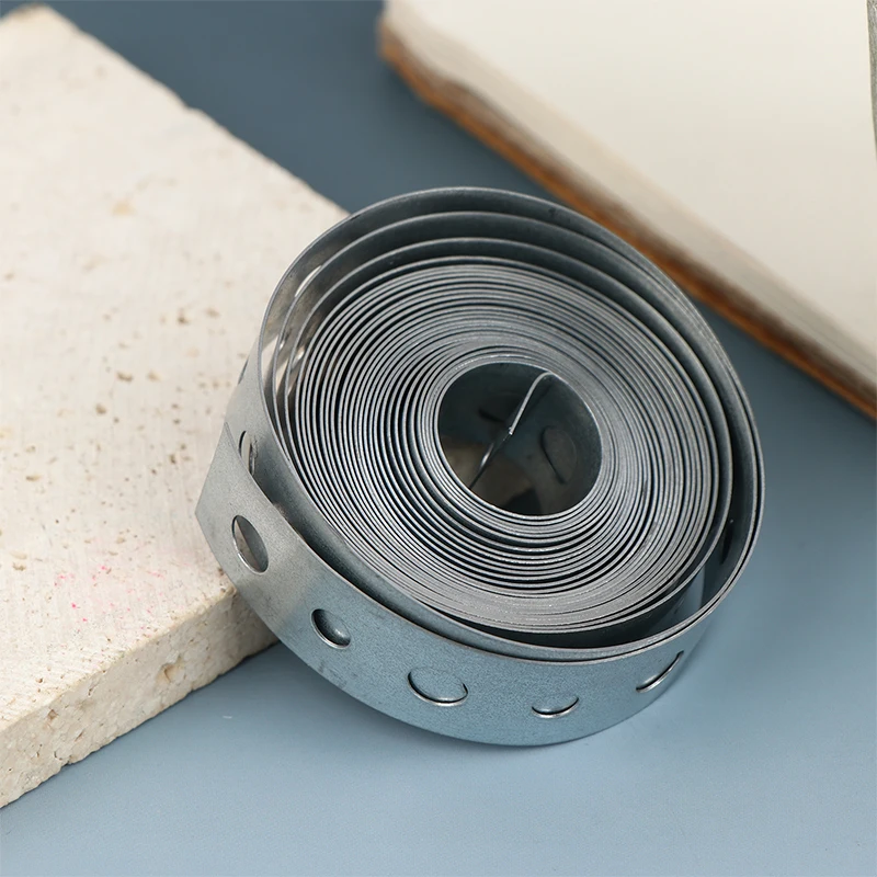 ربط فولاذي مجلفن مع فتحات مثقوبة مسبقًا - شريط معدني عالي التحمل متعدد الفتحات لدعم الأنابيب وأعمال الصفائح المعدنية #4