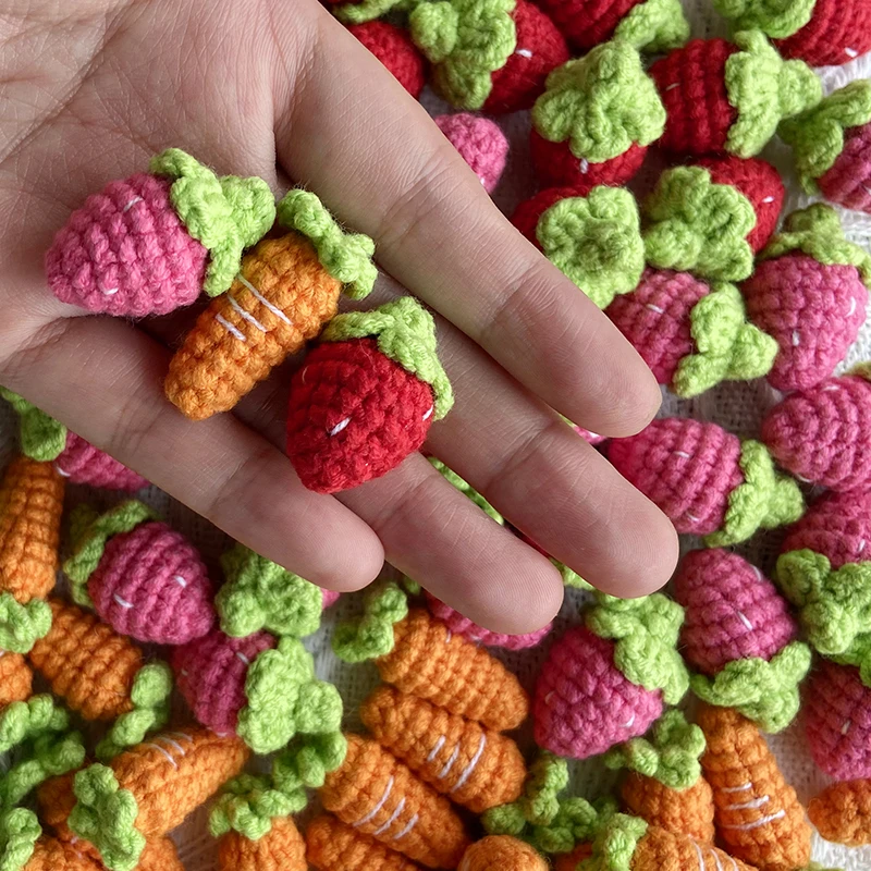 4PCS Cute Mini Strawberry Carrots 3CM/1.18\