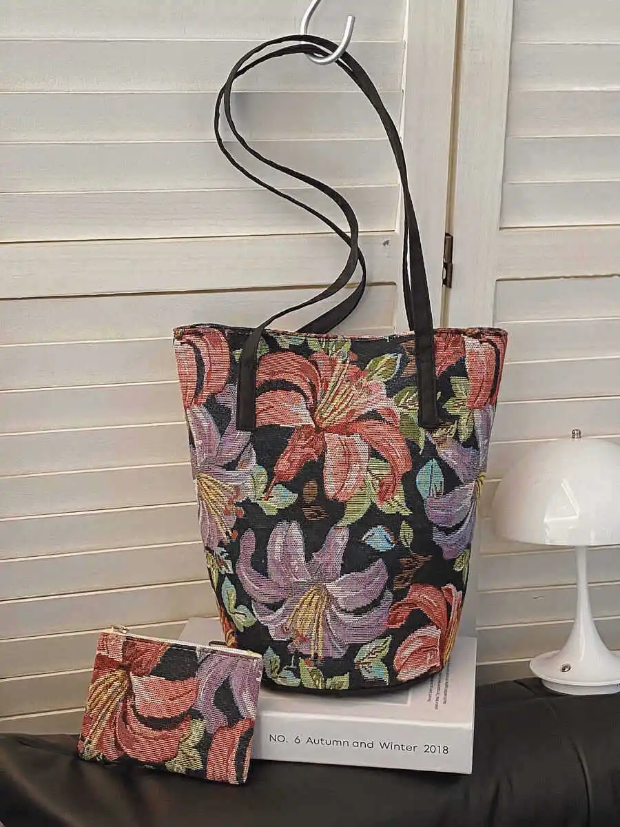

New Fashionable Large Capacity Bucket Bag for Commuting High-end Sense Artistic Chinese Style Women's Single Shoulder Mother Bag