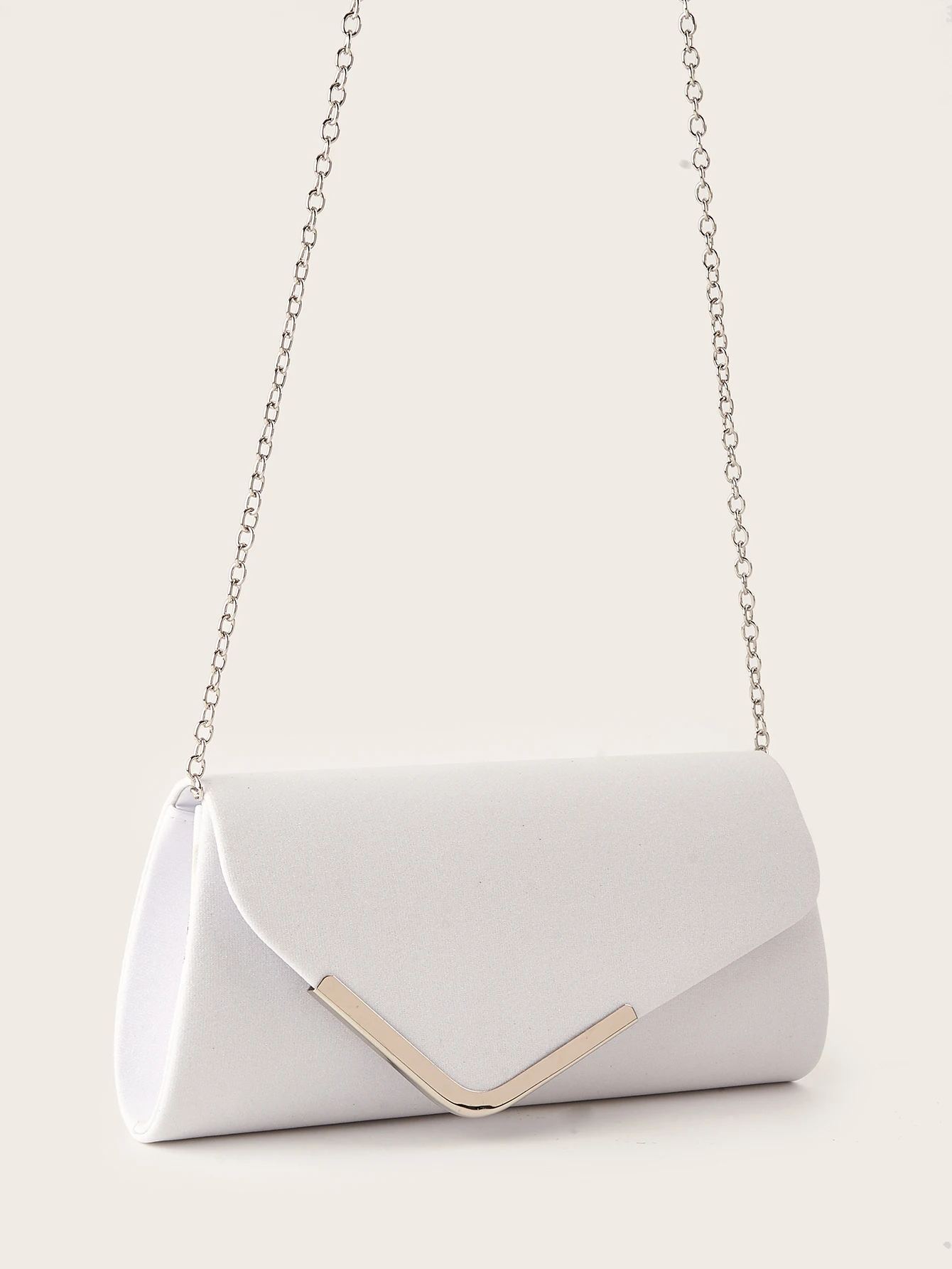 حقيبة يد بسيطة وأنيقة، مثالية كحقيبة كتف أو حقيبة كروس للزوجين مع الفساتين والتنانير في زفافك