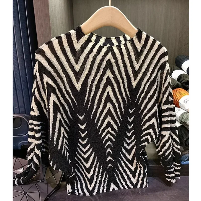 

Miyake Pleated T-shirt 2026 Sense Striped Loose Pleats T-shirt Long-sleeved Round Neck Versatile Line Tops Bottoming Shirt Women