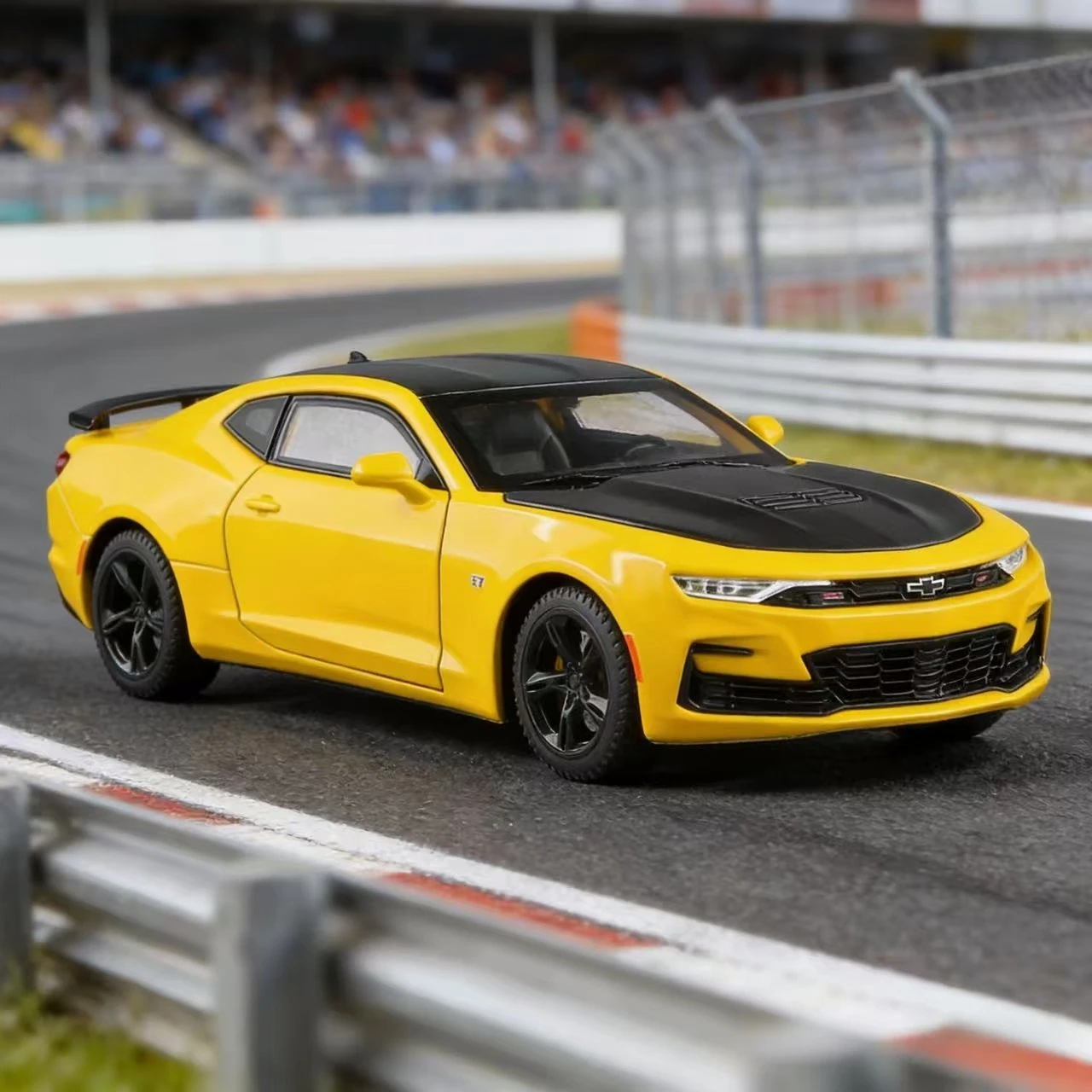 1: 24 Camaro Bumblebee Alloy Sound and Light Sports Car Model Children's Puzzle Toy Advanced Birthday Gift Collection
