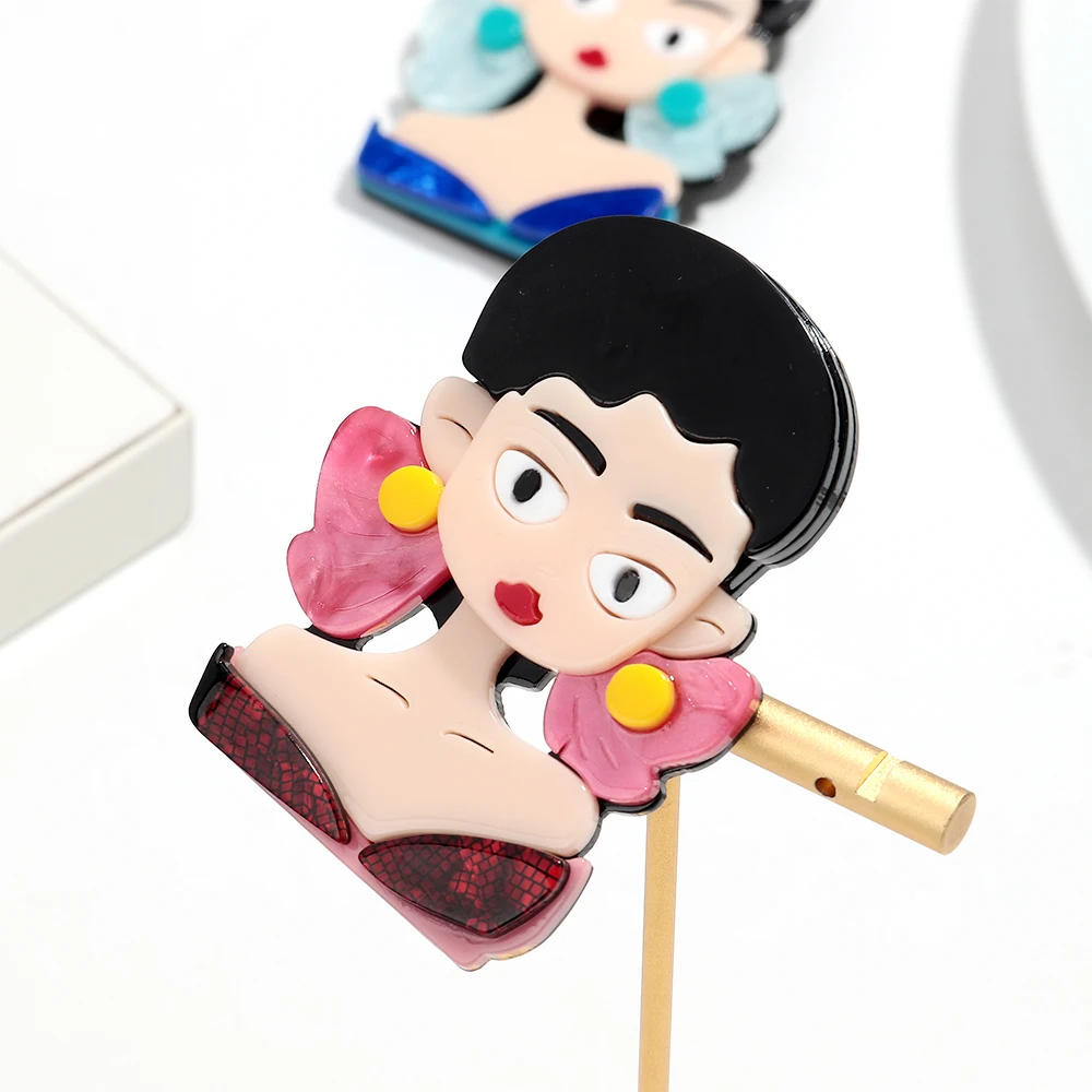 

New Cute Girl Figure Acrylic Brooches for Women Blue Spliced Handmade Lady Bag Badges and Pins Jewelry Clothing Accessories Gift