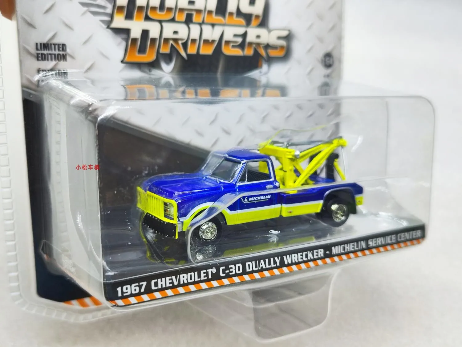 

1:64 1967 C-30 Dually Wrecker High Simulation Diecast Car Metal Alloy Model Car decoration display collection gifts