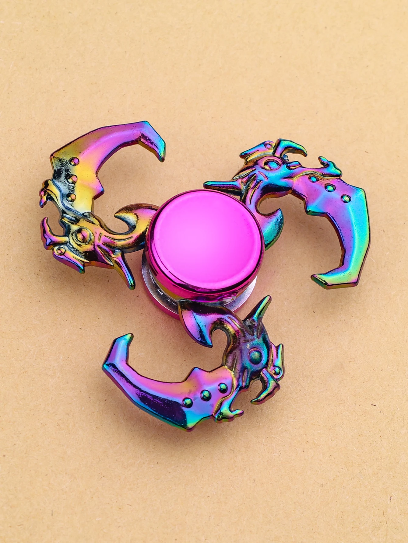 สังกะสีอัลลอยด์สีสันสดใส Fidget Spinner ของเล่นสําหรับสํานักงานความเครียดบรรเทา Hook Shape Casual Entertainment เกม