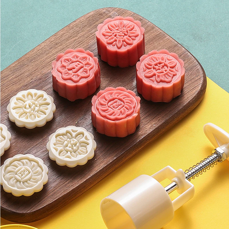 Four-leaf flower moon cake mold non-stick mung bean cake model printed with hand-pressed ice cake mold