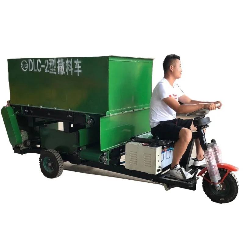 Cattle Farm Automatic Mobile Feeding Truck Electric Cattle and Sheep Feeding Truck