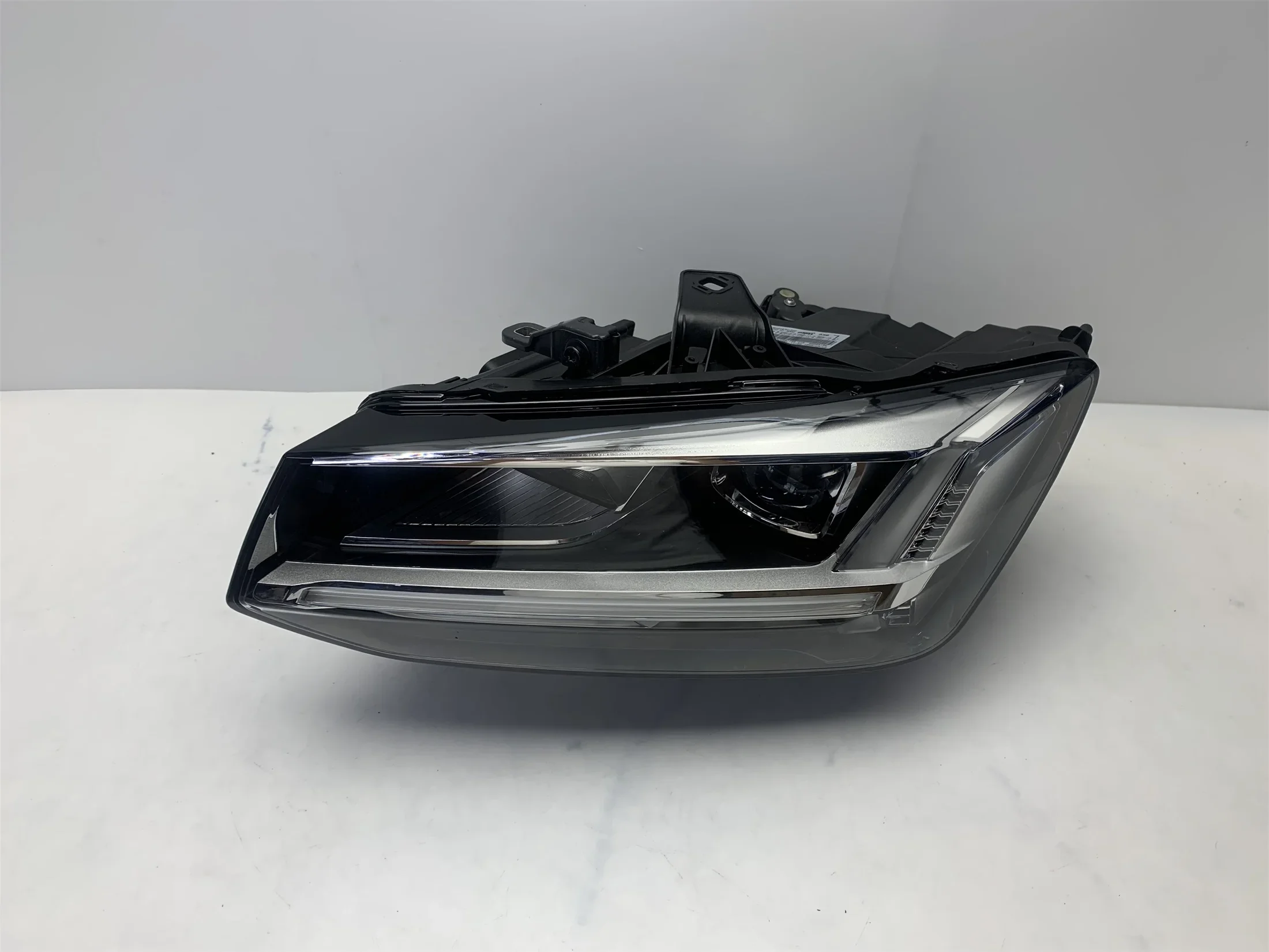 Car headlights for Audis Q2  2018-2020 new LED  hot manufacturers straight hair quality