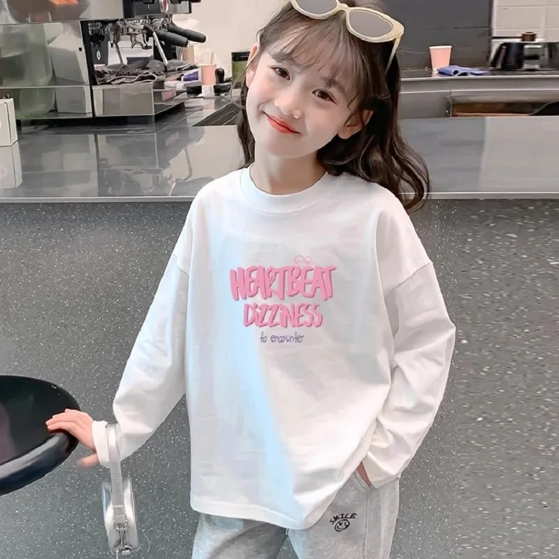 Girls' white bottoming shirts for spring and autumn, loose and stylish long-sleeved medium and large children's T-shirts with ve