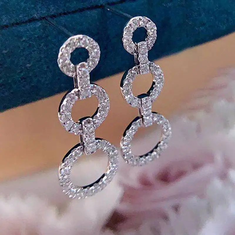 Huitan Kreisförmige Verbundene Damen-Ohrhänger für Alltag und Party Vielseitiges Mode-Accessoire Schmuck für Hochzeiten mit Glänzenden Zirkonia