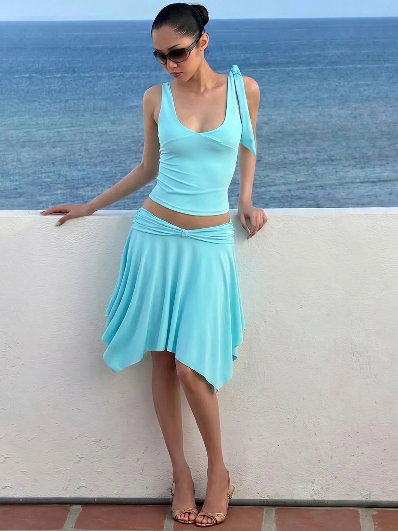Mintgrünes U-Ausschnitt-Top mit Krawatte und Midi-Rock-Set, Dehnbares Figurbetontes Crop-Top mit Gedrehtem Unregelmäßigem Rock, Zweiteiliges Outfit – Detail 3