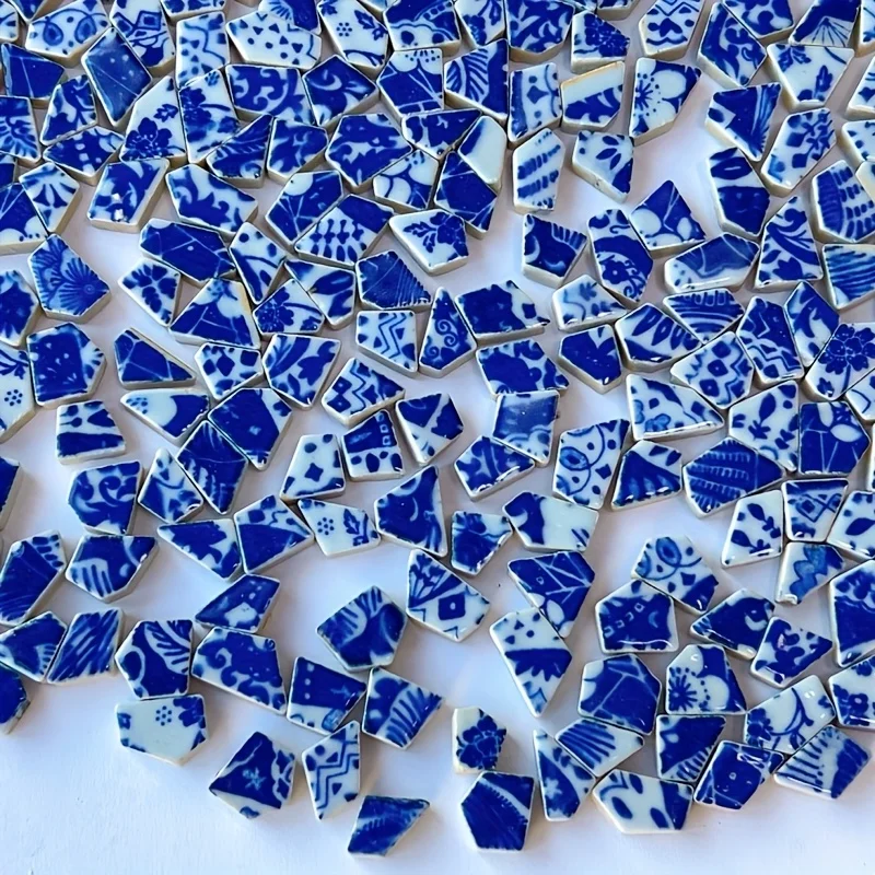 100/200 Grams of Chinese-Style Mosaic Materials, Random Blue and White Pattern Mosaic Fragments, Suitable for DIY Coasters, Candlestick Inlay Materials, Handmade Art Collages, and Cultural and Creative Ornaments