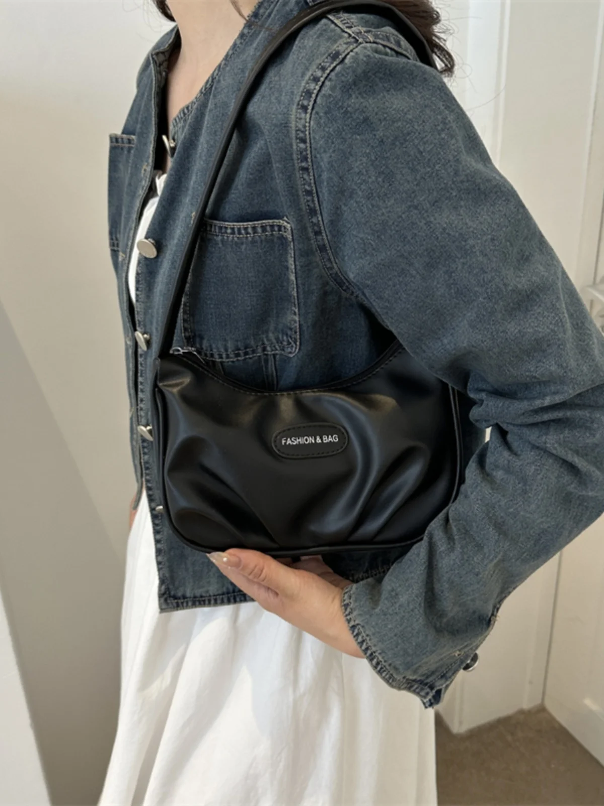 

Ele White Underarm oulder Bag Women's Faion Breadsti Bag Versatile Summer Handbag Soft PU Korean Sle Leisure