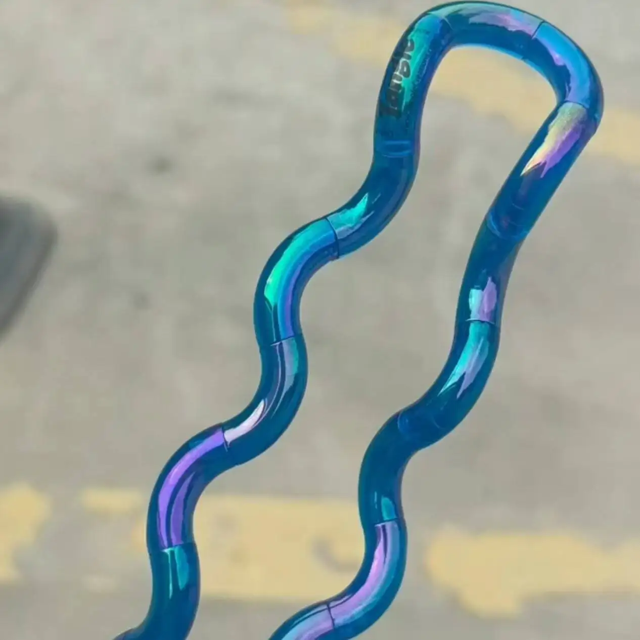 corda-transparente-criativa-de-saphire-azul-com-design-torcido-alta-estetica-versatil-fofa-para-alivio-do-estresse-brinquedo-infantil
