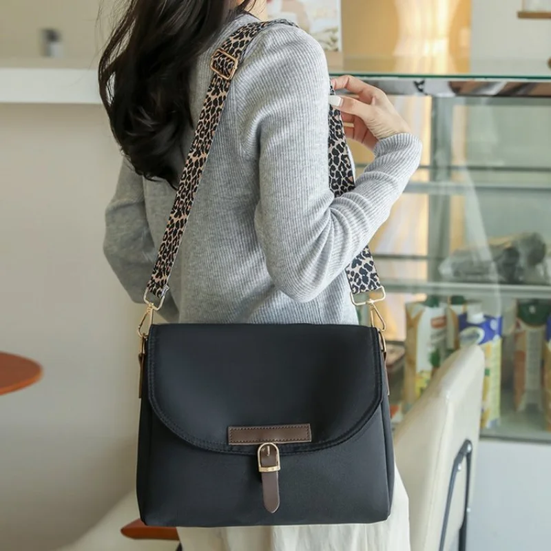 

Women Canvas Duffel Bag Lightweight Large Capacity Handbag Travel Weekend Overnight Sports Gym Bag