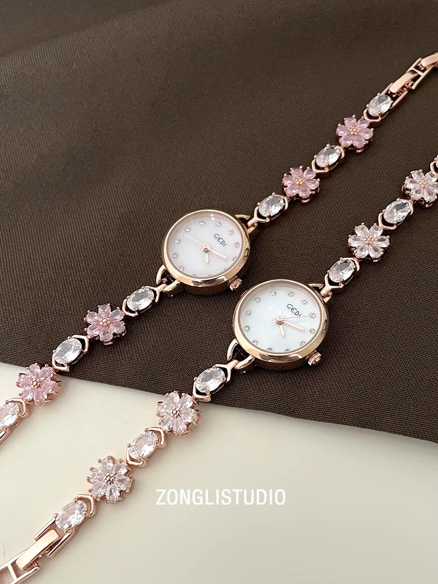 New Korean-style women's watch, vintage and elegant, small and exquisite, high-end leather wristwatch, women's timepiece.