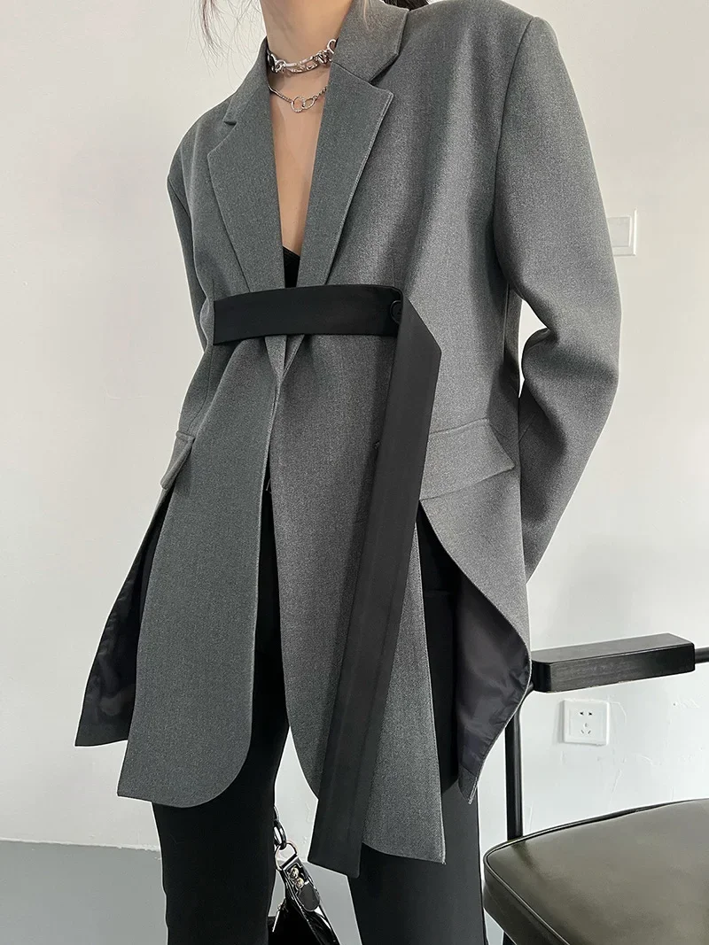 2024 nuovo arrivo Street Style blazer per donna con Design creativo e vita con cintura stile europeo e americano con orlo diviso