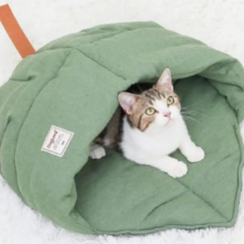 

Soft & Warm Leaf Nest Pet Bed - Cozy Cave Design for Cats and Small Dogs