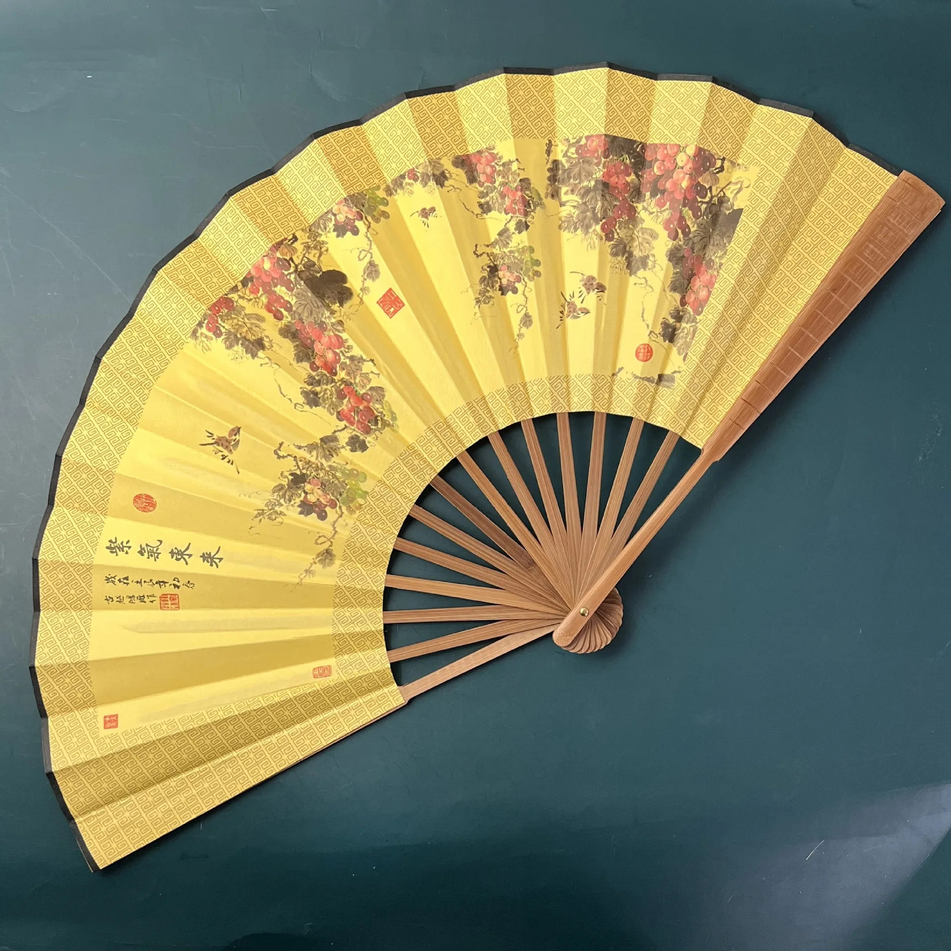 Chinese style 10 inch silk big silk fan ancient style folding fan Hanfu handmade gift classical male folding fan bamboo carry-on