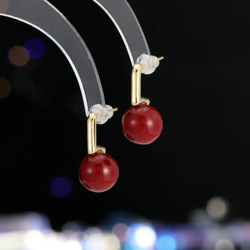 

Simple, small and exquisite earrings with a minimalist style, a niche design for autumn and winter, wine red pearl stud earrings