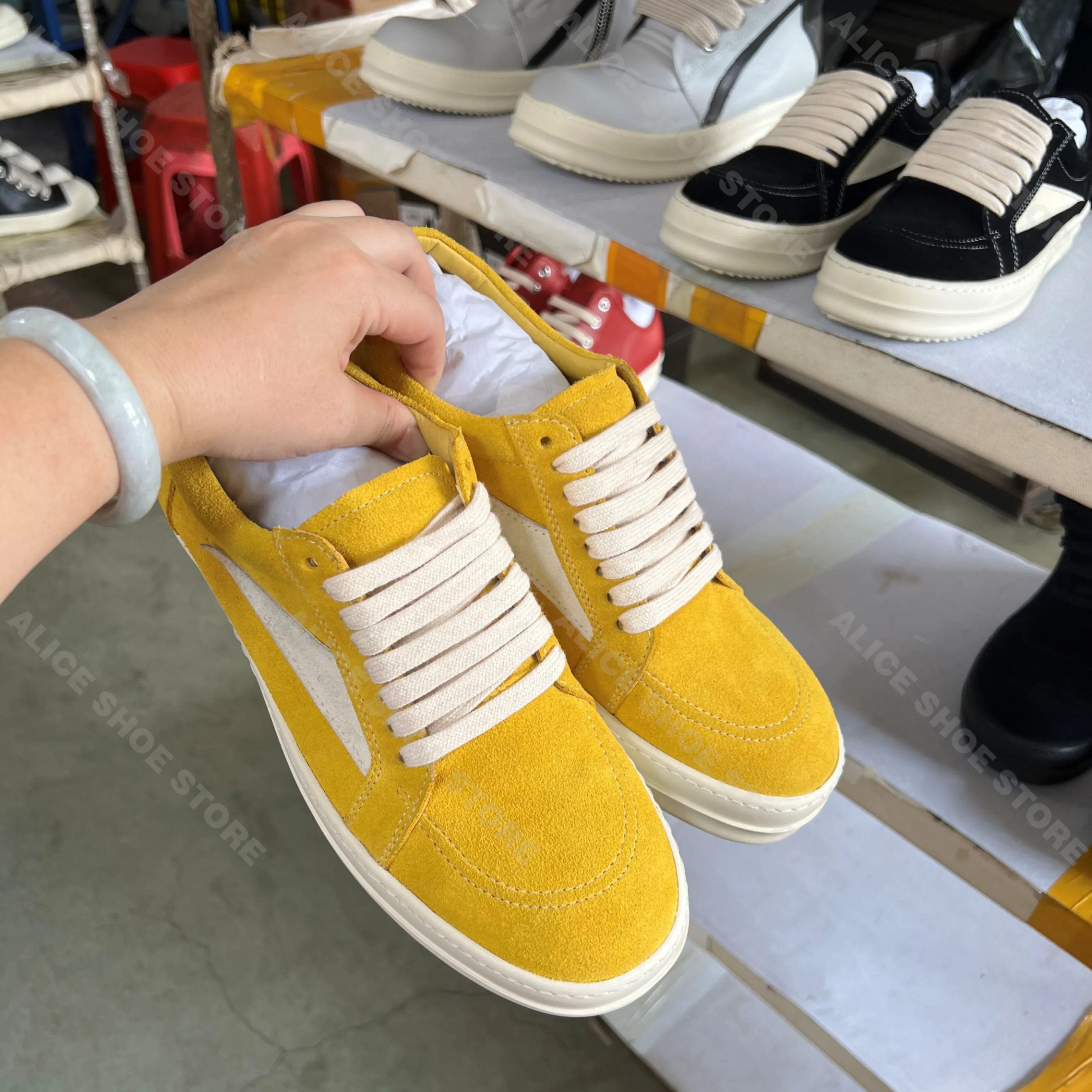 Casual Women Shoe Luxury Men Trainers Golden Suede Leather Low Top Lace Up Shoes Quality Flat Breathable Designer Sneakers