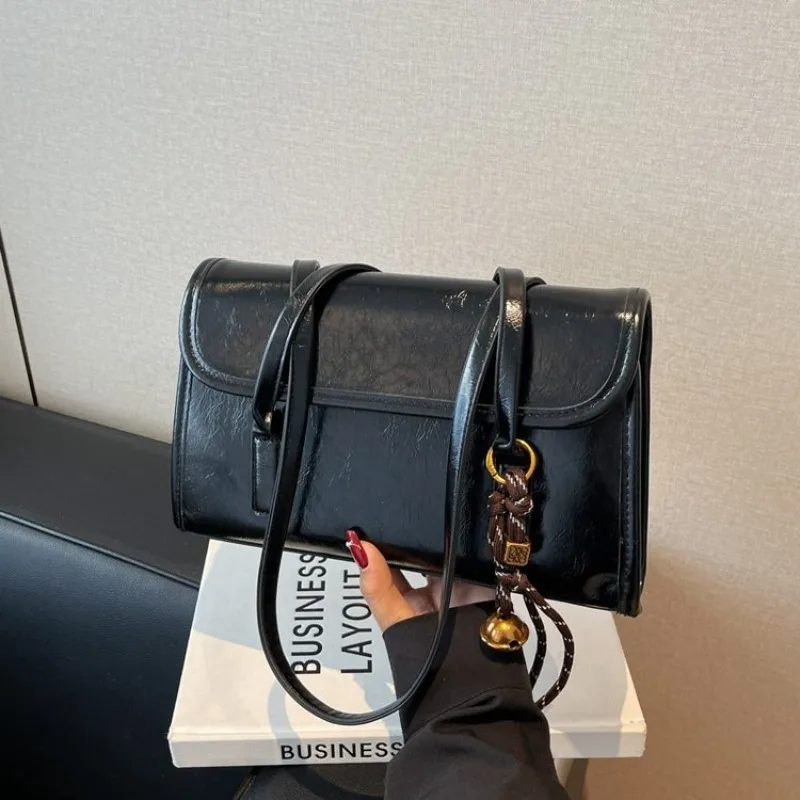 

Simple Trendy Chic Diaper Bag A Designer Solid Color Leather Crossbody Bag With Letter Logo For Luxury Women