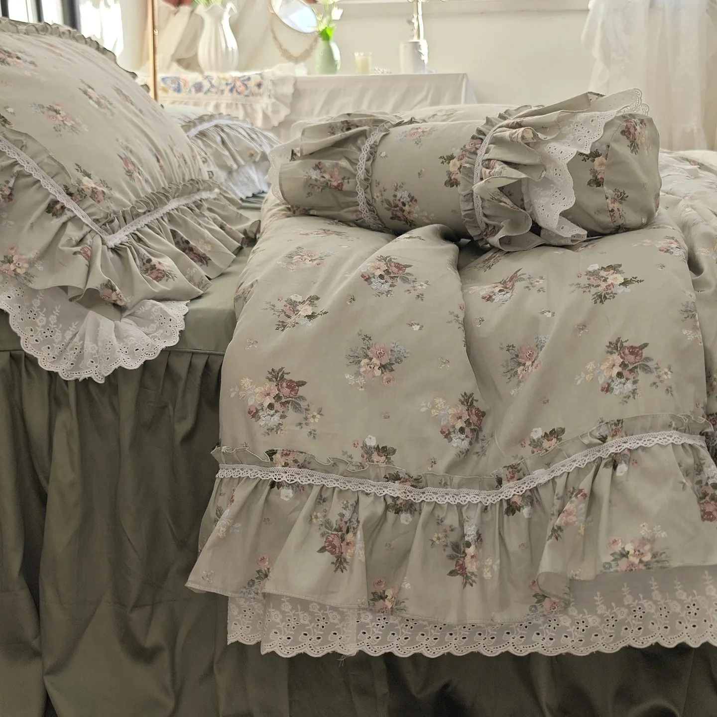 French Vintage Floral Rose Princess Lace Bedding Set, 100% Cotton Ruffle Bed Skirt 4-Piece Set with Duvet Cover Lace