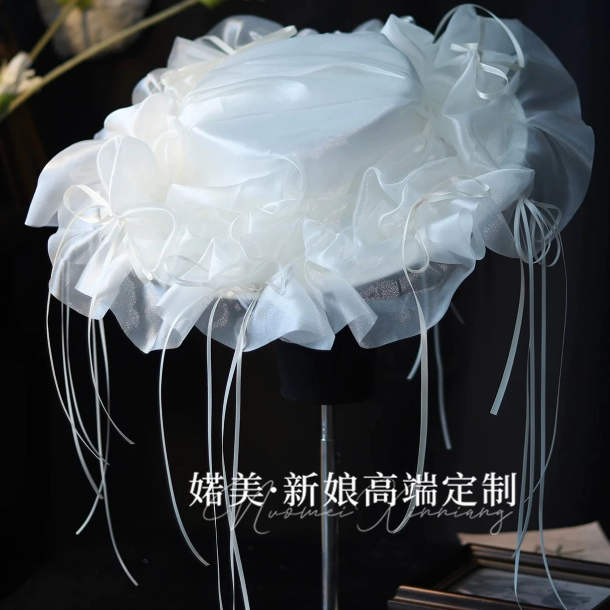 Original Design White Pleated Organza Wedding Hat Spring Show Party French Fedora Cap Headwear with Face Veil Bow Fascinator Hat