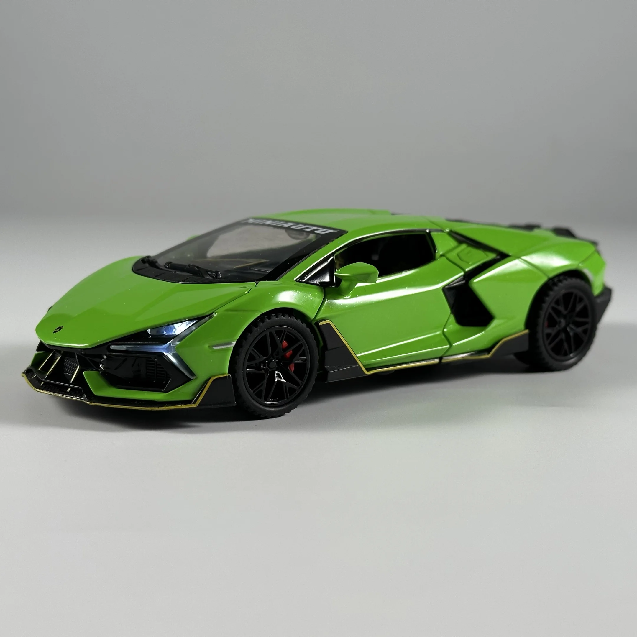 1:32 Lamborghini Revuelto Diecast Metal Car Model