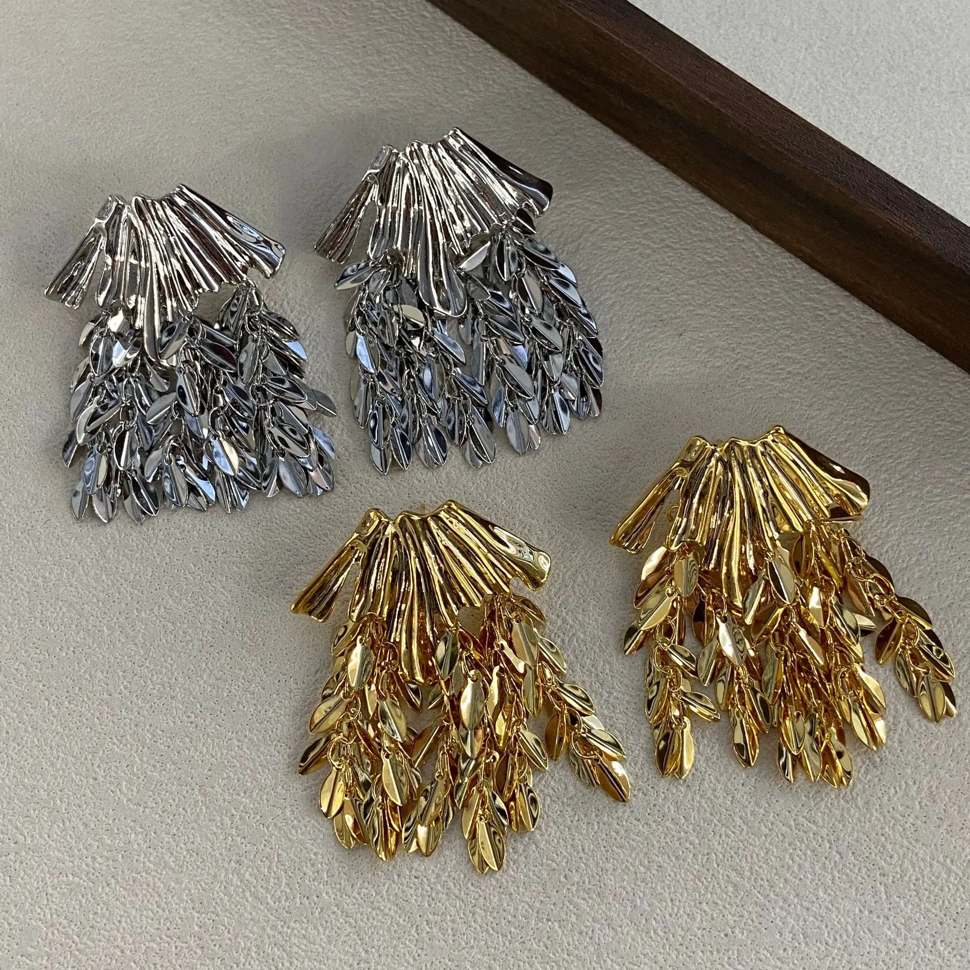 Light Luxury Exaggerated Pleated Fan‑Shaped Multi‑Layer Willow Leaf Waterfall Dangle Earrings Delicate Party Jewelry Gift For Wo