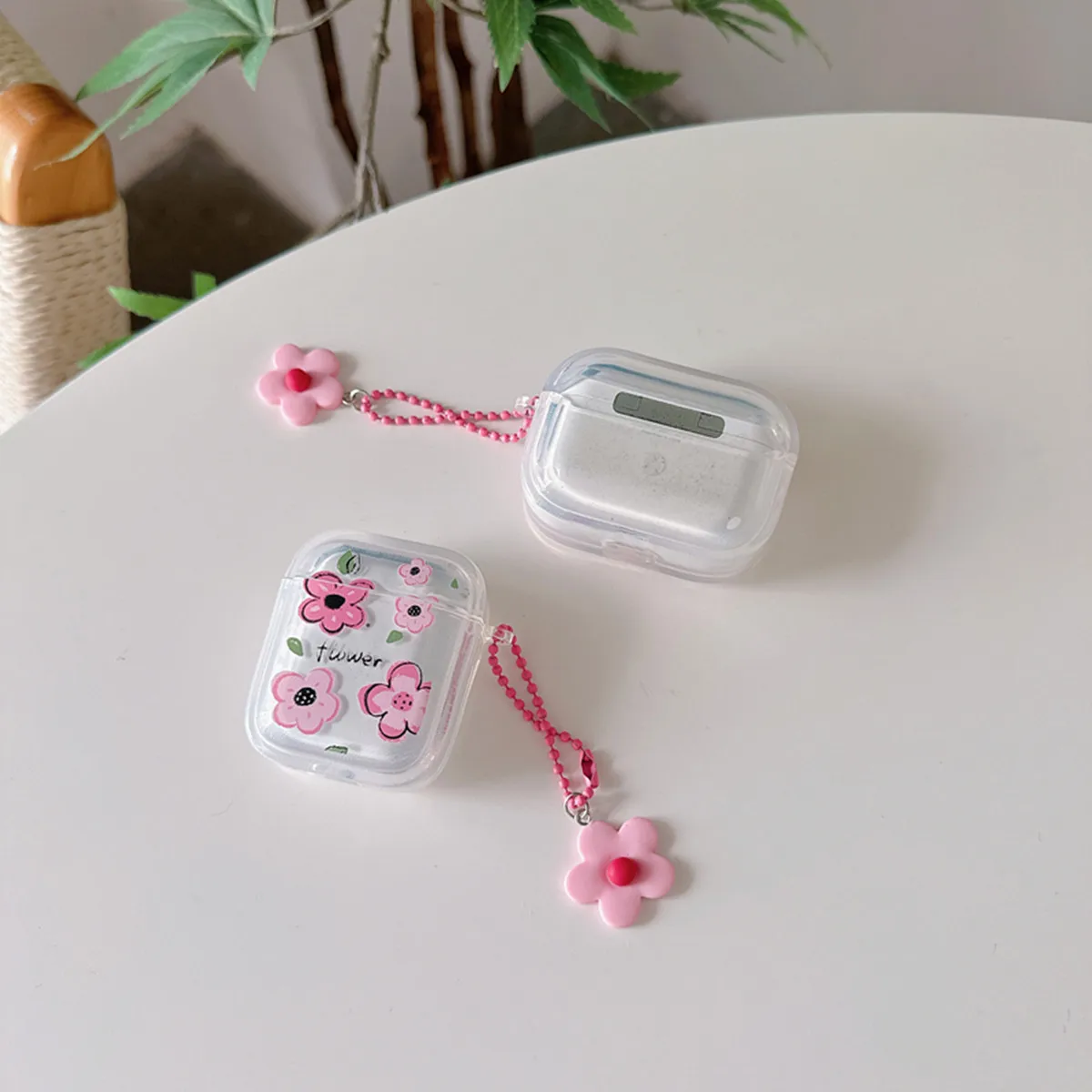 カワイイキーホルダー付きのかわいい漫画のイヤホンケース、美しい花柄のデザイン、手描きのプラッシュプラム、airpods Pro 2、1、3