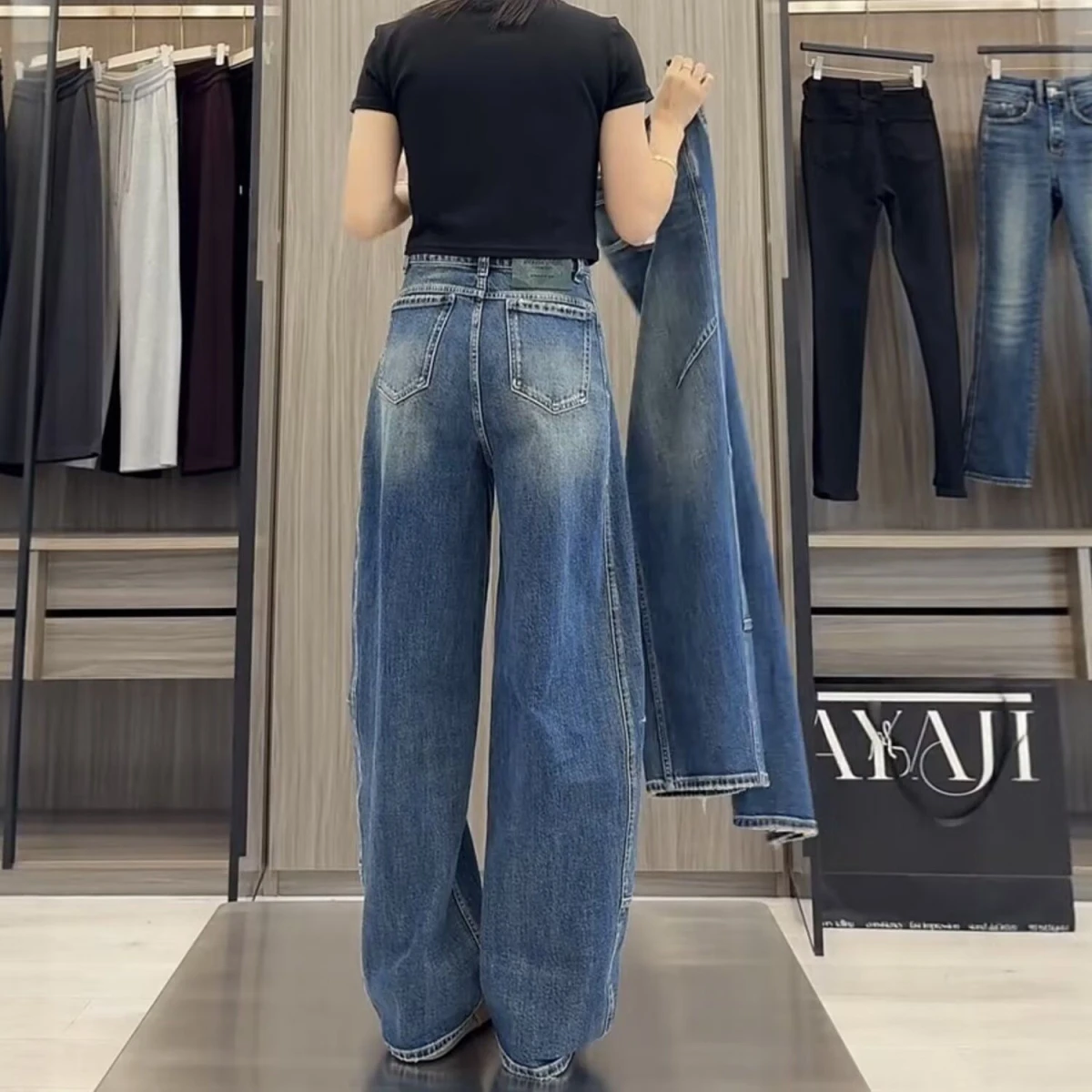 

2026 New Women's Curved Knife Jeans High Waist Wide Leg Pants Retro Scythe Design Slimming Effect Four Seasons Casual Cotton ...