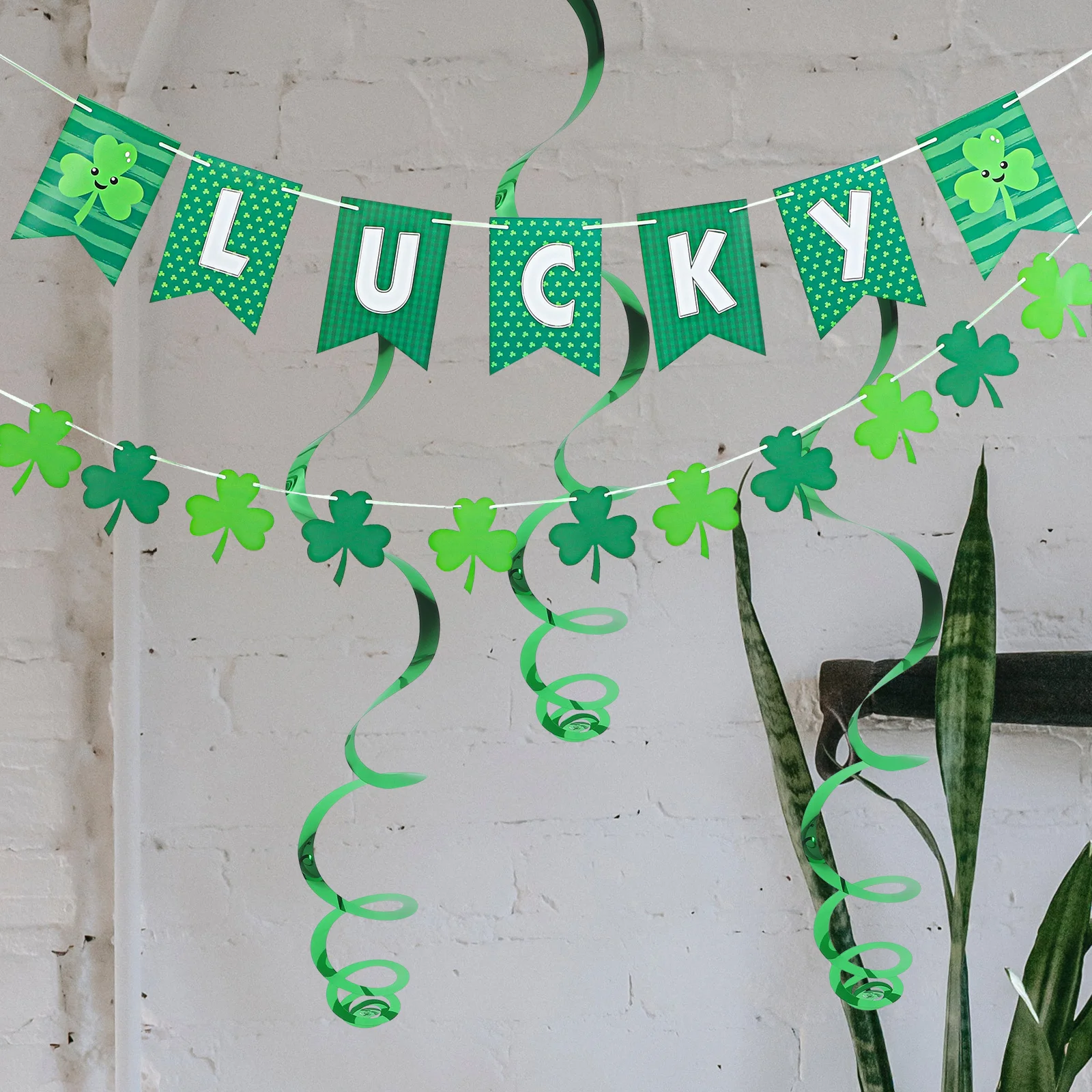 

1Set Shamrock Party Banners St Patricks Day Hanging Ornaments Spiral Streamers Ceiling Decor Green Festival Decoration Pull Flag