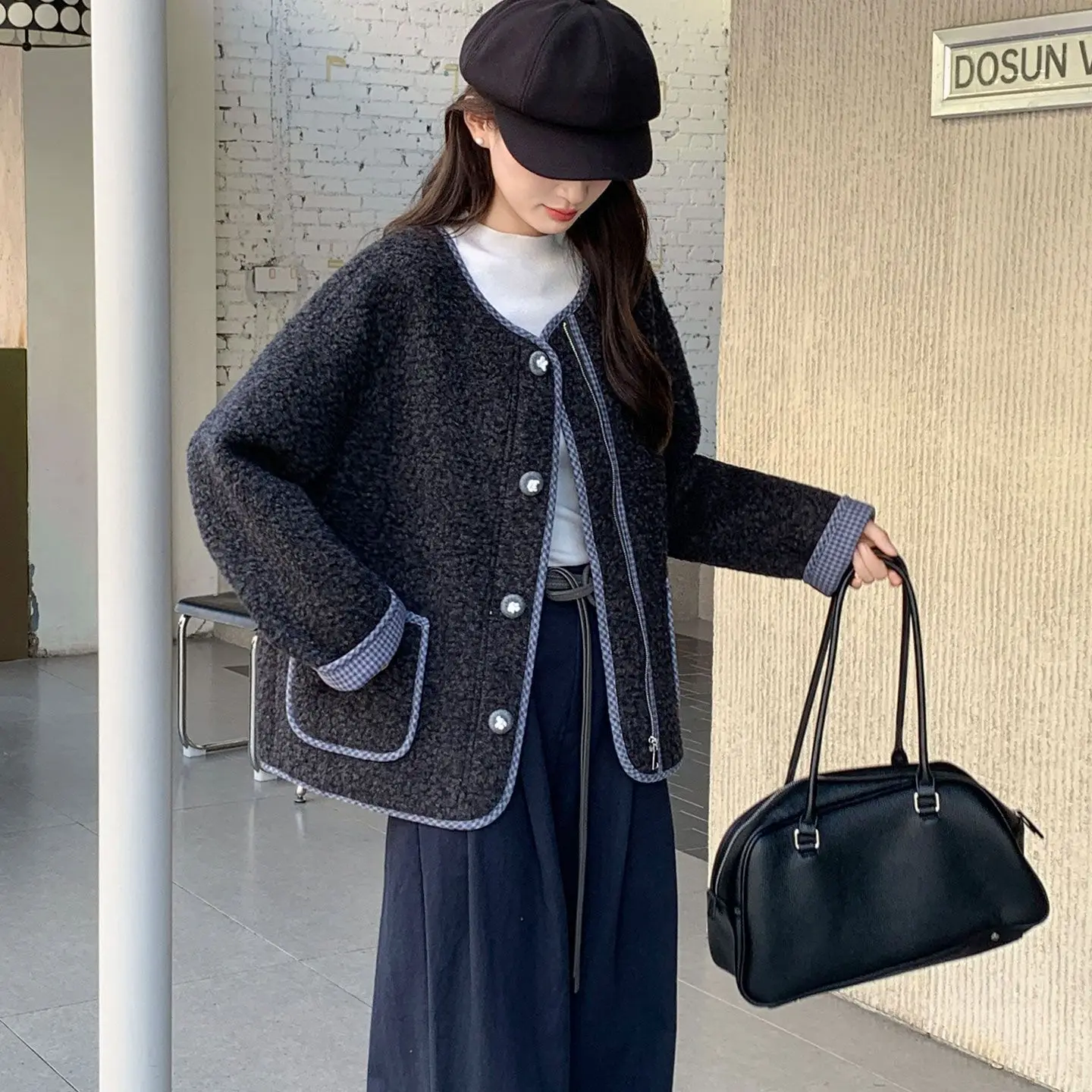 

Женская короткая куртка из овечьей шерсти на весну и осень, свободного кроя, с круглым вырезом, с элементами пэчворка