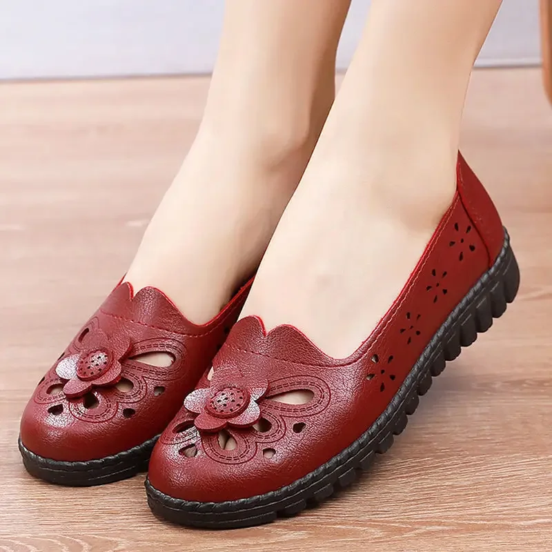 Hollow-out Leather Women Loafers Fashion Summer Women's Flats Breathable Soft Sole Ballet Shoes Slip on Flower Moccasins Shoes