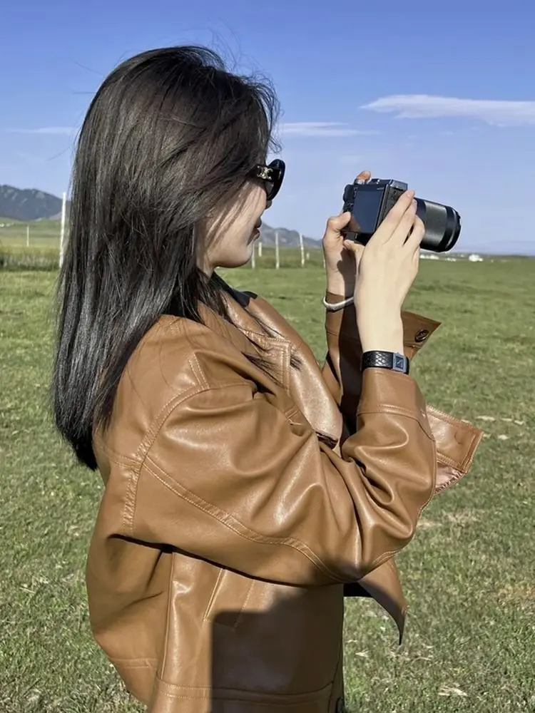 Marrom curto gola polo jaqueta de couro feminino retro moda motocicleta jaqueta de couro feminino 2025 outono japonês coreano casaco novo