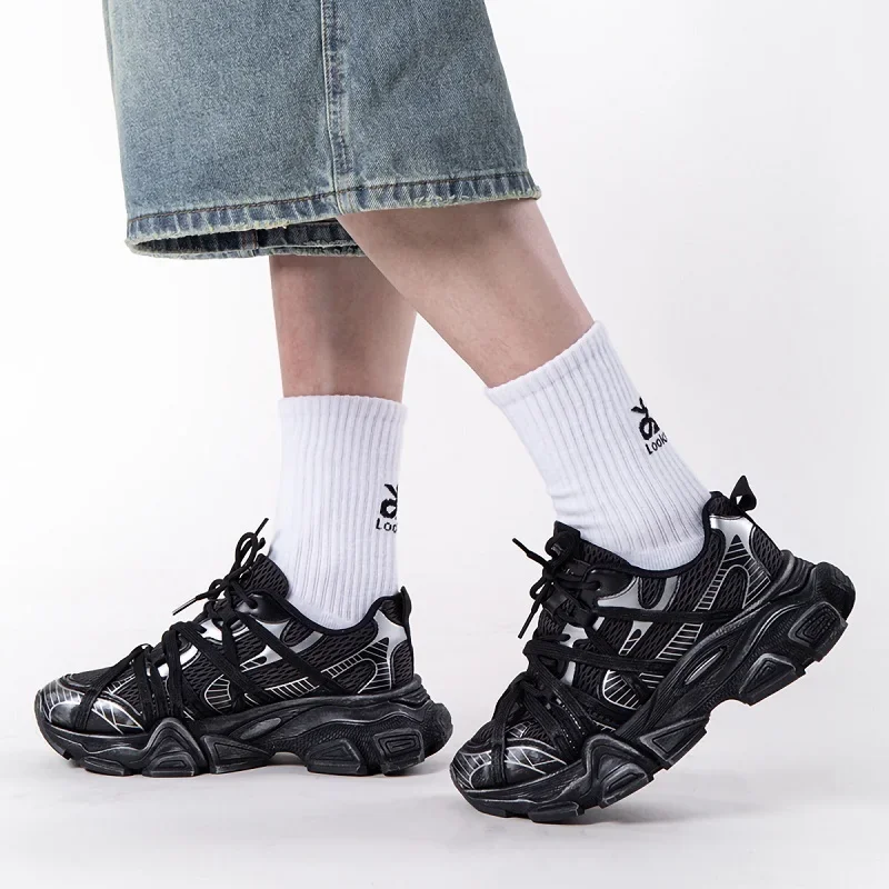 

Повседневные кроссовки на толстой подошве с сеткой для мужчин и женщин, модная уличная обувь с перекрестными ремешками для пар, летняя дышащая спортивная обувь на шнуровке